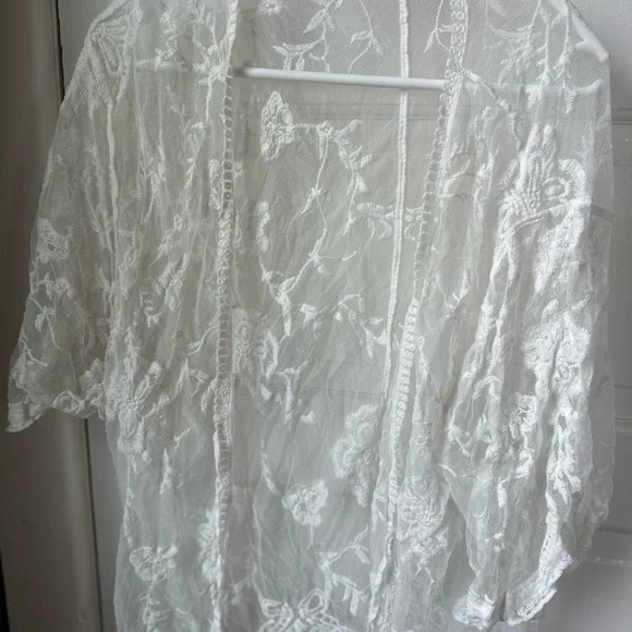 Lauren Conrad  Floral Lace Kimono Cardigan - Picture 2 of 4